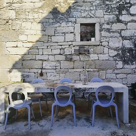 Holiday home Petit 19th Century Casa, Casa Maggiolina, Istria *