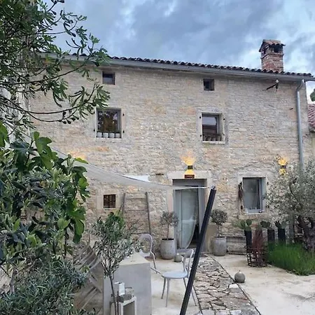Holiday home Petit 19th Century Casa, Casa Maggiolina, Istria