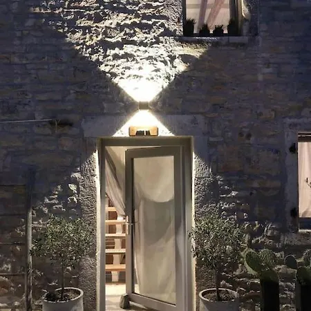 Holiday home Petit 19th Century Casa, Casa Maggiolina, Istria *