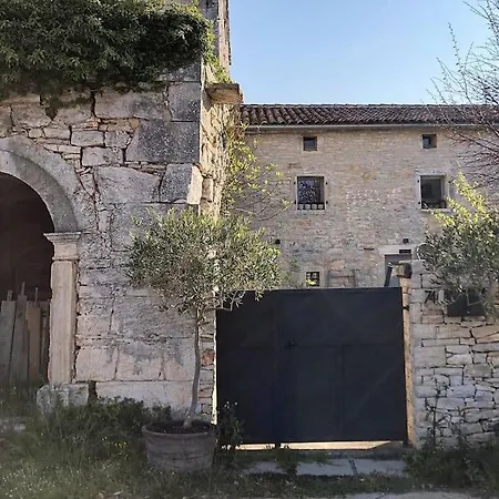 Holiday home Petit 19th Century Casa, Casa Maggiolina, Istria *