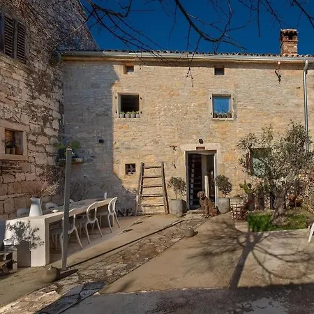 Petit 19th Century Casa, Casa Maggiolina, Istria
