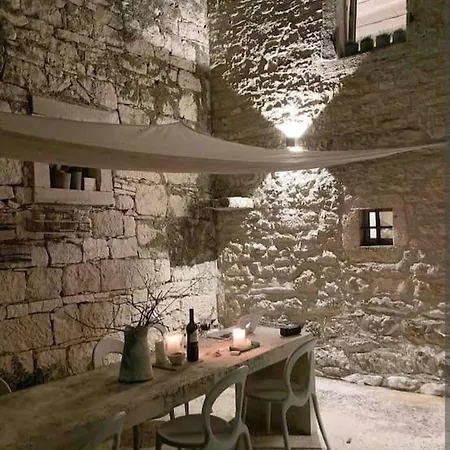 Petit 19th Century Casa, Casa Maggiolina, Istria 度假居