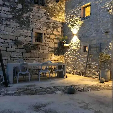 Petit 19th Century Casa, Casa Maggiolina, Istria 度假居