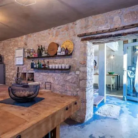 Petit 19th Century Casa, Casa Maggiolina, Istria